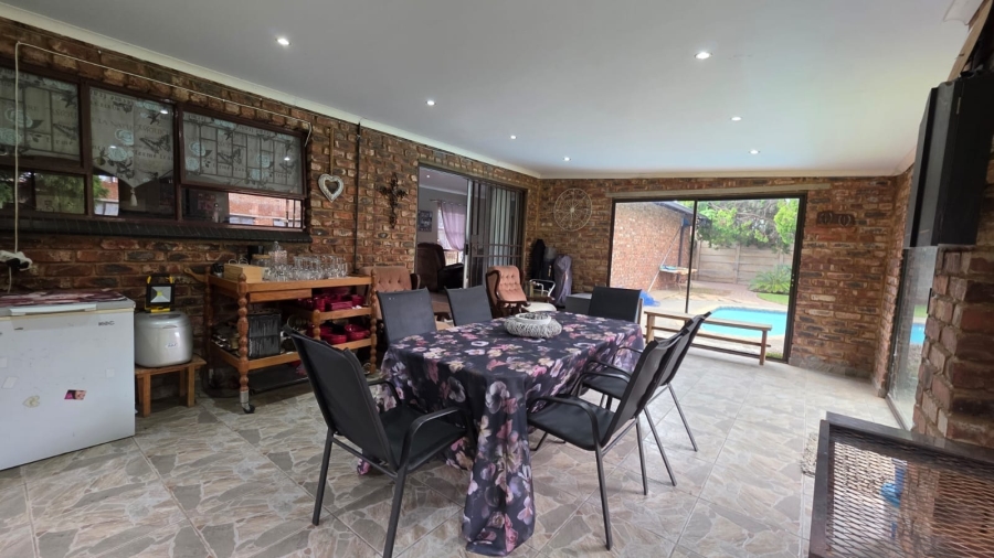 3 Bedroom Property for Sale in La Hoff North West